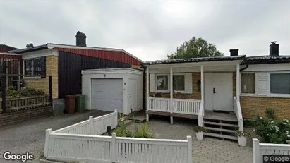 Lägenheter till salu i Botkyrka - Bild från Google Street View