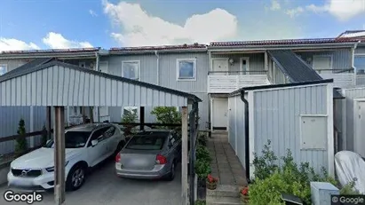 Lägenheter till salu i Huddinge - Bild från Google Street View