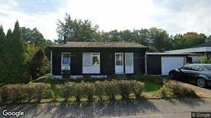 Lägenheter att hyra i Hässleholm - Bild från Google Street View Lägenheter att hyra i Hässleholm - Bild från Google Street View