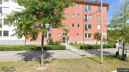 Lägenheter att hyra i Huddinge - Bild från Google Street View Lägenheter att hyra i Huddinge - Bild från Google Street View