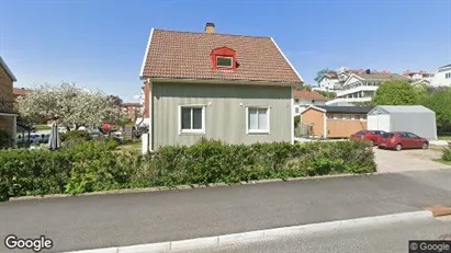 Lägenheter att hyra i Uddevalla - Bild från Google Street View Lägenheter att hyra i Uddevalla - Bild från Google Street View