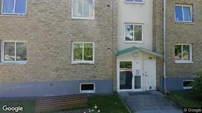 Lägenheter att hyra i Stenungsund - Bild från Google Street View Lägenheter att hyra i Stenungsund - Bild från Google Street View