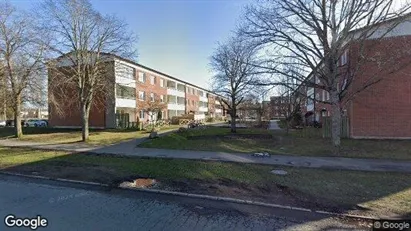 Lägenheter att hyra i Skövde - Bild från Google Street View Lägenheter att hyra i Skövde - Bild från Google Street View