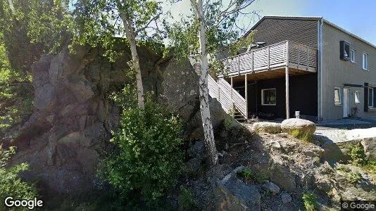 Bostadsrätter till salu i Tjörn - Bild från Google Street View