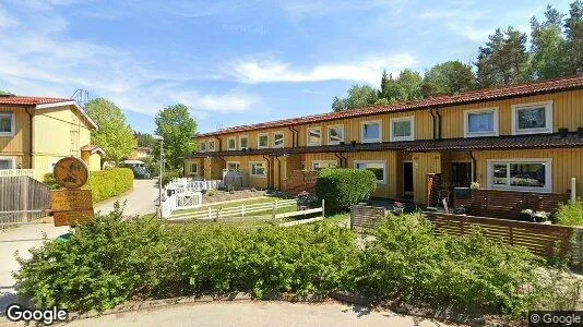 Bostadsrätter till salu i Haninge - Bild från Google Street View