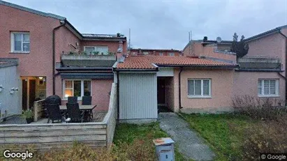 Lägenheter till salu i Upplands Väsby - Bild från Google Street View