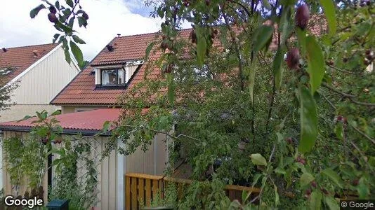 Lägenheter till salu i Huddinge - Bild från Google Street View