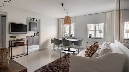 Kvadratsmart 1,5:a med centralt innerstadsläge nära restauranger och butiker