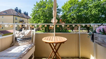 1 515 kr/månad! BALKONG mot fantastisk innergård. Compact living när den är som bäst.