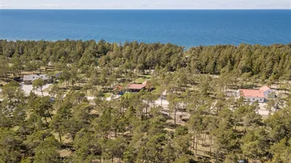 Tomt med gångavstånd till havet och fantastisk natur