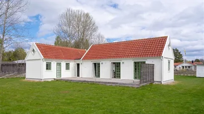 Modernt fritidsboende med attraktivt läge i Ljugarn