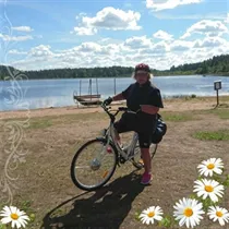 Maria söker lägenhet att hyra i Haninge